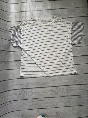 Comune Women's White Black Stripe Short Sleeve Tee